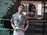 普通却自信是什么梗